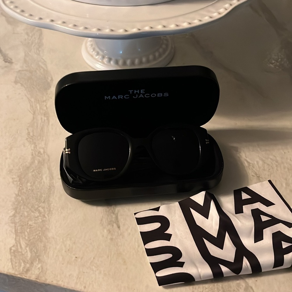 New Marc Jacobs Black Sunglasses - Picture 6 of 6